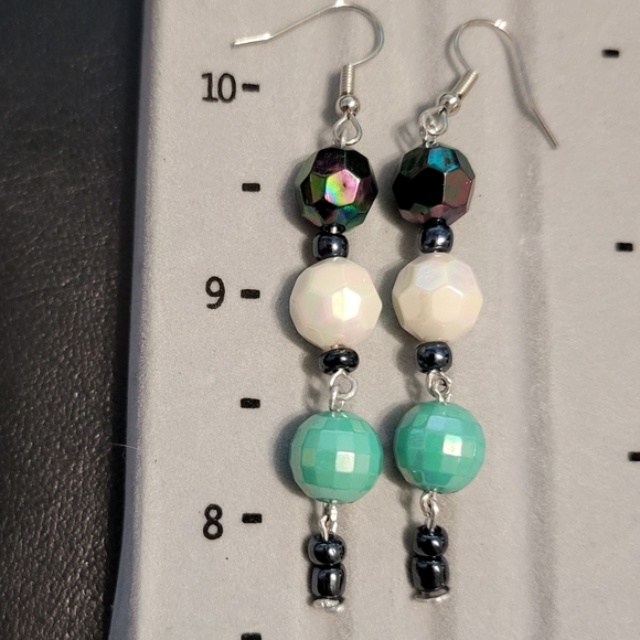 Iridescent Bracelet and Earrings Set - Picture 15 of 15